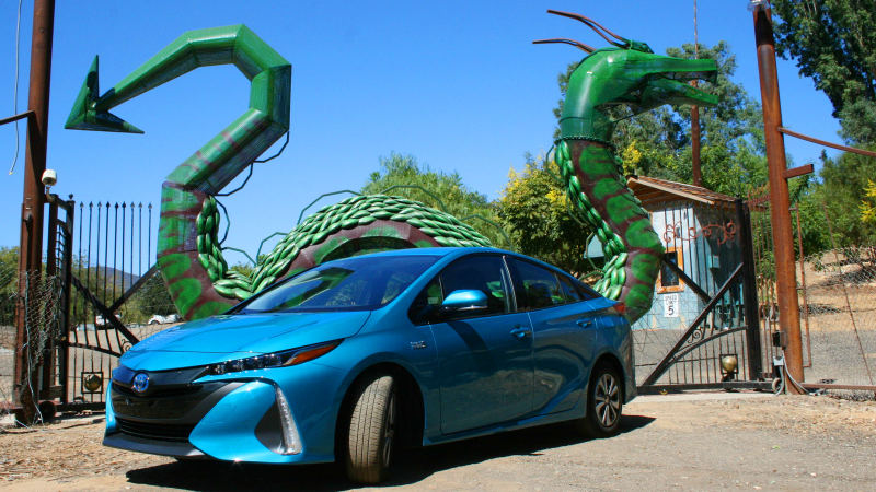 Illustration for article titled The 2017 Toyota Prius Prime Is A High-Tech Pretend Tesla That Gets Incredible Mileage
